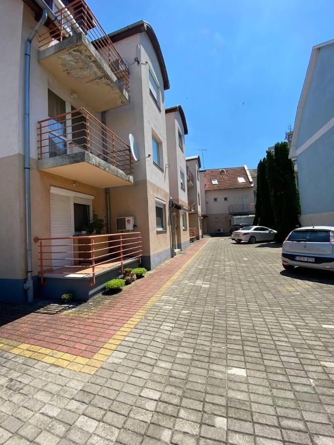 Buborek Apartman Hajduszoboszlo Bagian luar foto